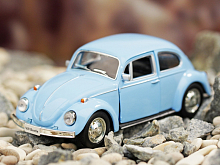Машина Ideal 1:30-39 Volkswagen Beetle (блест. метал. фиолет.)